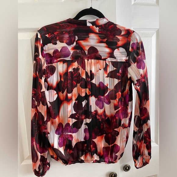 Guess Gorgeous vibrant blouse - Picture 4 of 5
